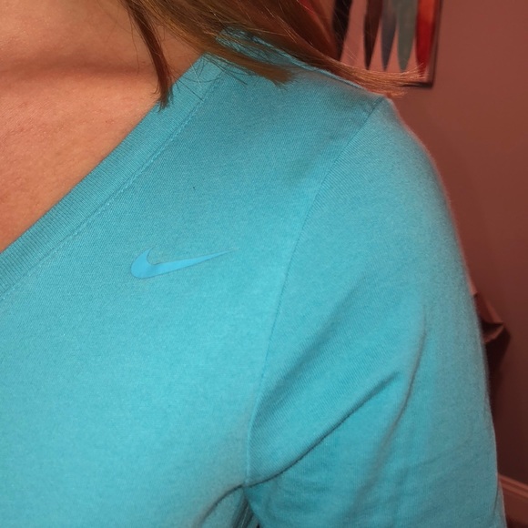 light blue nike tee - Picture 2 of 2